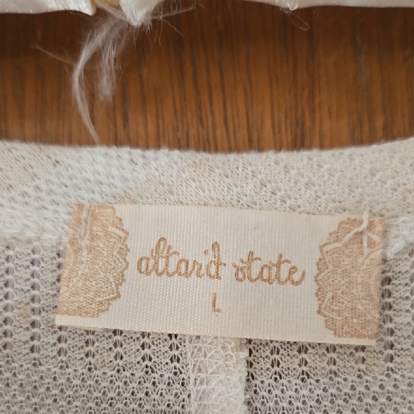 Altered State, Elegant Cream Lace Hem Top Size Large. - Picture 2 of 6